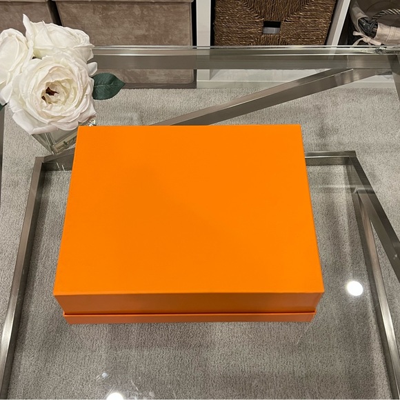 Hermes Gift Box - Picture 5 of 9